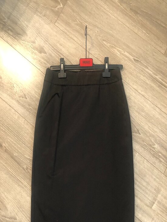 Black, knee-length pencil skirt from Hugo Boss - Picture 1 of 2